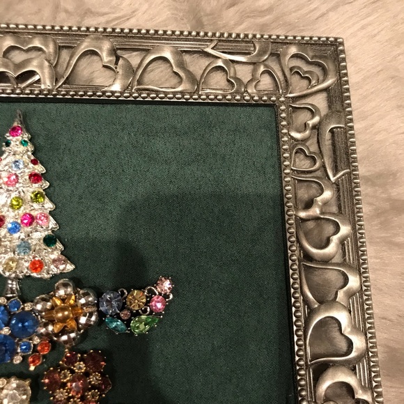 Vintage Brooch Christmas Tree - Picture 8 of 15